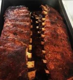 Reds Bar B Que-Boat Club