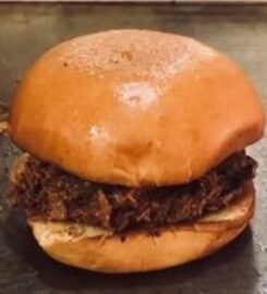 Reds Bar B Que-Boat Club