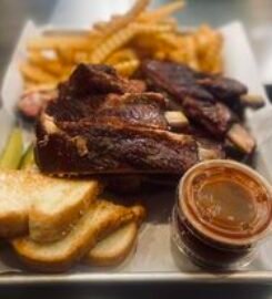 Reds Bar B Que-Boat Club