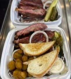 Reds Bar B Que-Boat Club