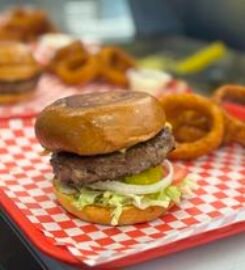 Reds Bar B Que-Boat Club